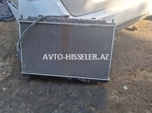 Nissan Maxima su radiatoru