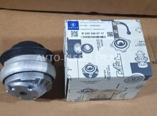 Mercedes mühərrik yastığı